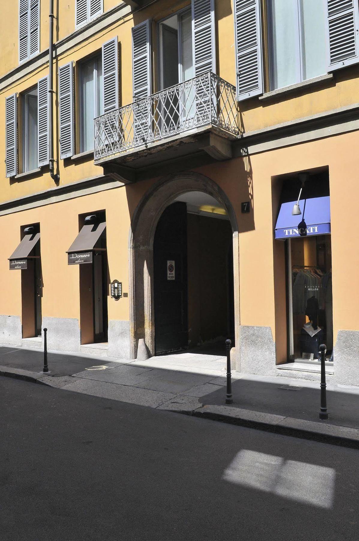 Montenapoleone Rentclass Gloria Apartment Milan Bagian luar foto